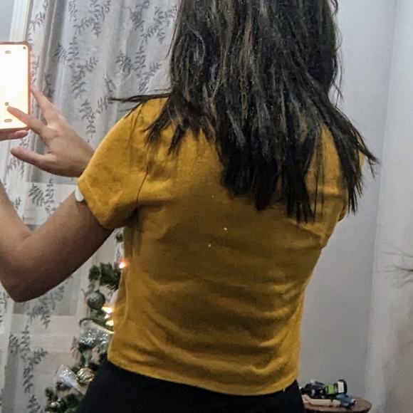 Cropped yellow-orange top with front tie - Picture 2 of 4